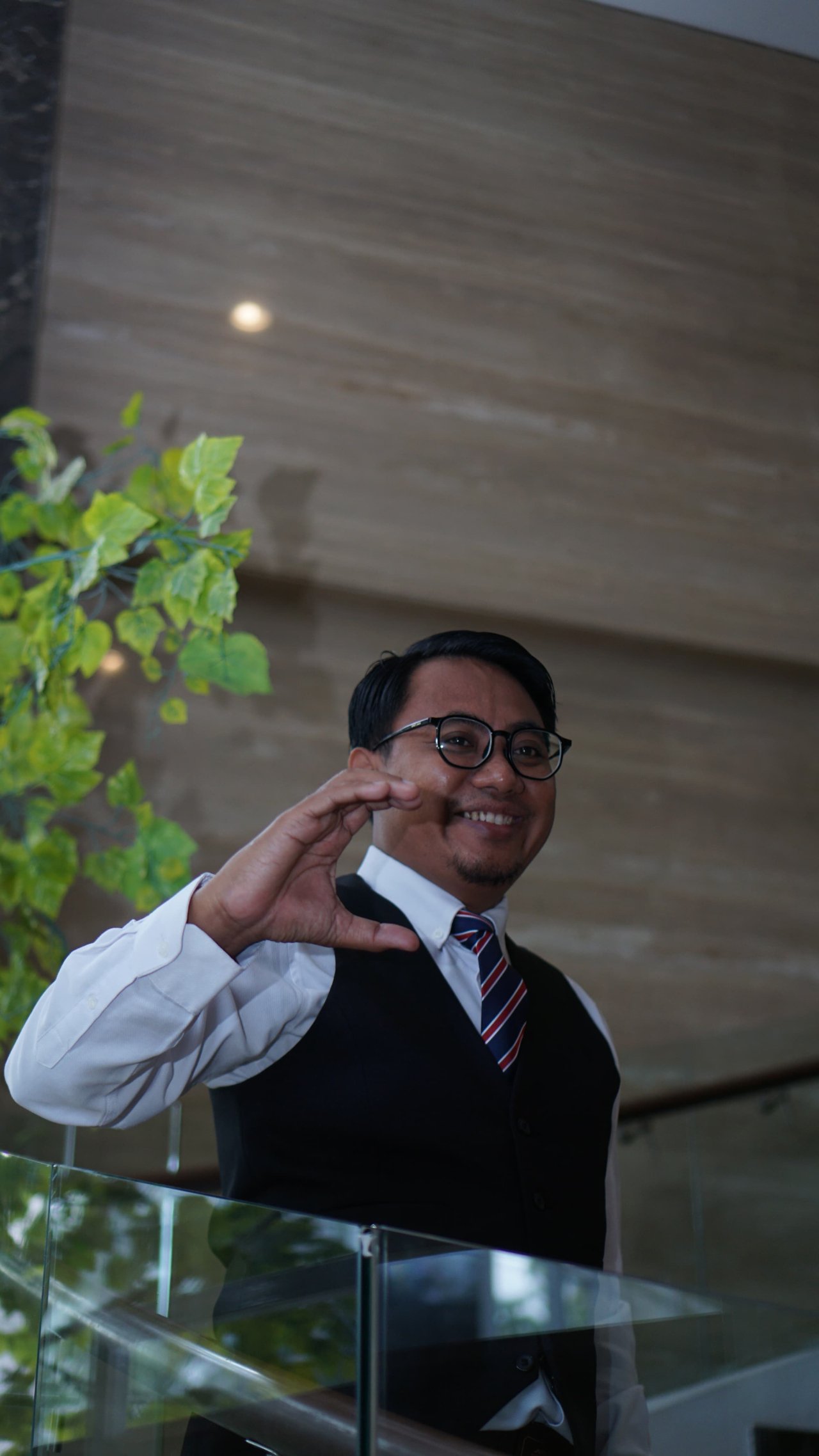 Guru SMPN 1 Blega Raih Penghargaan Nasional dalam Ajang Canvassador Summit Canva Indonesia 