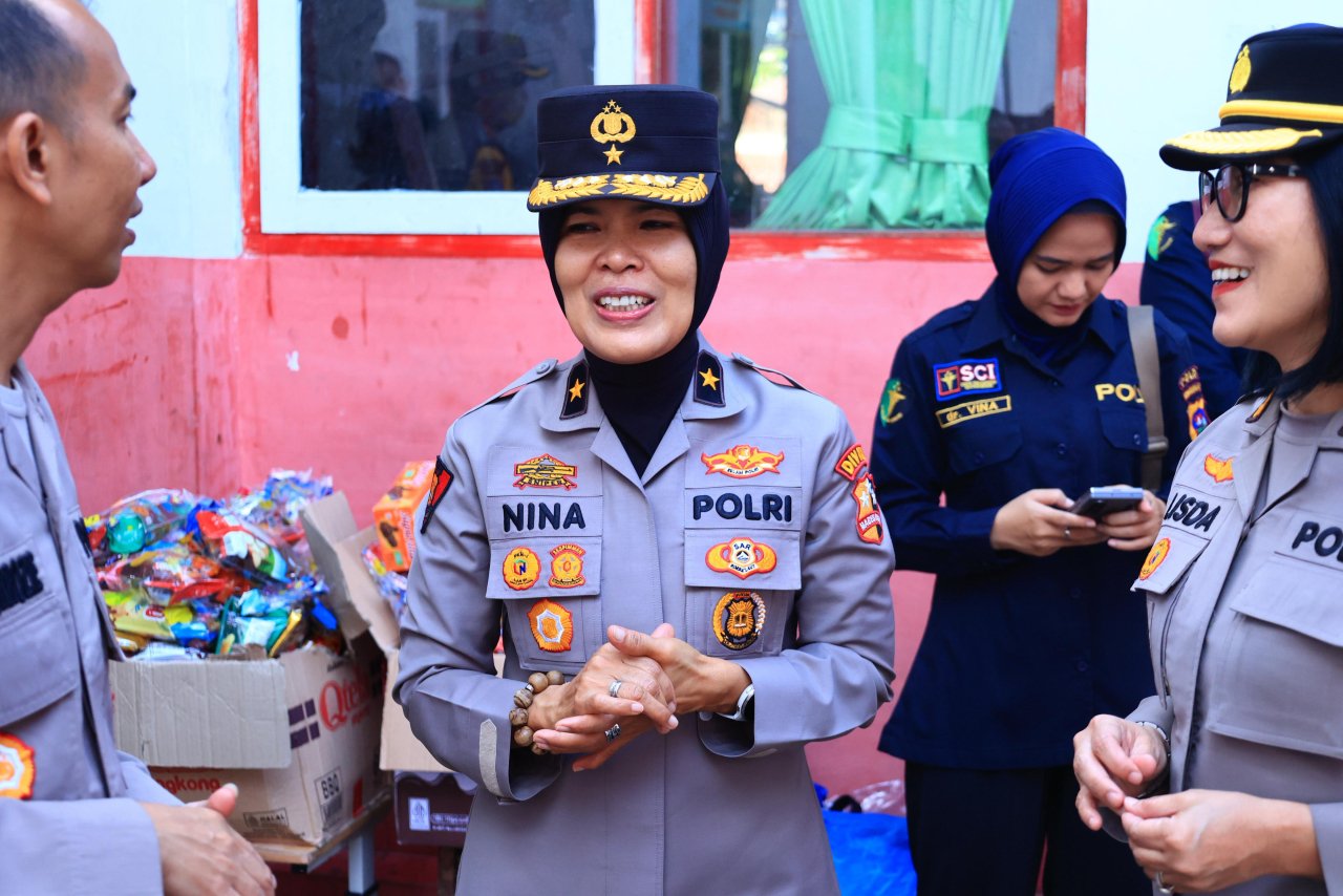 Tim Trauma Healing Ops Aman Nusa II Tinjau Posko Pengungsian di Kota Padang