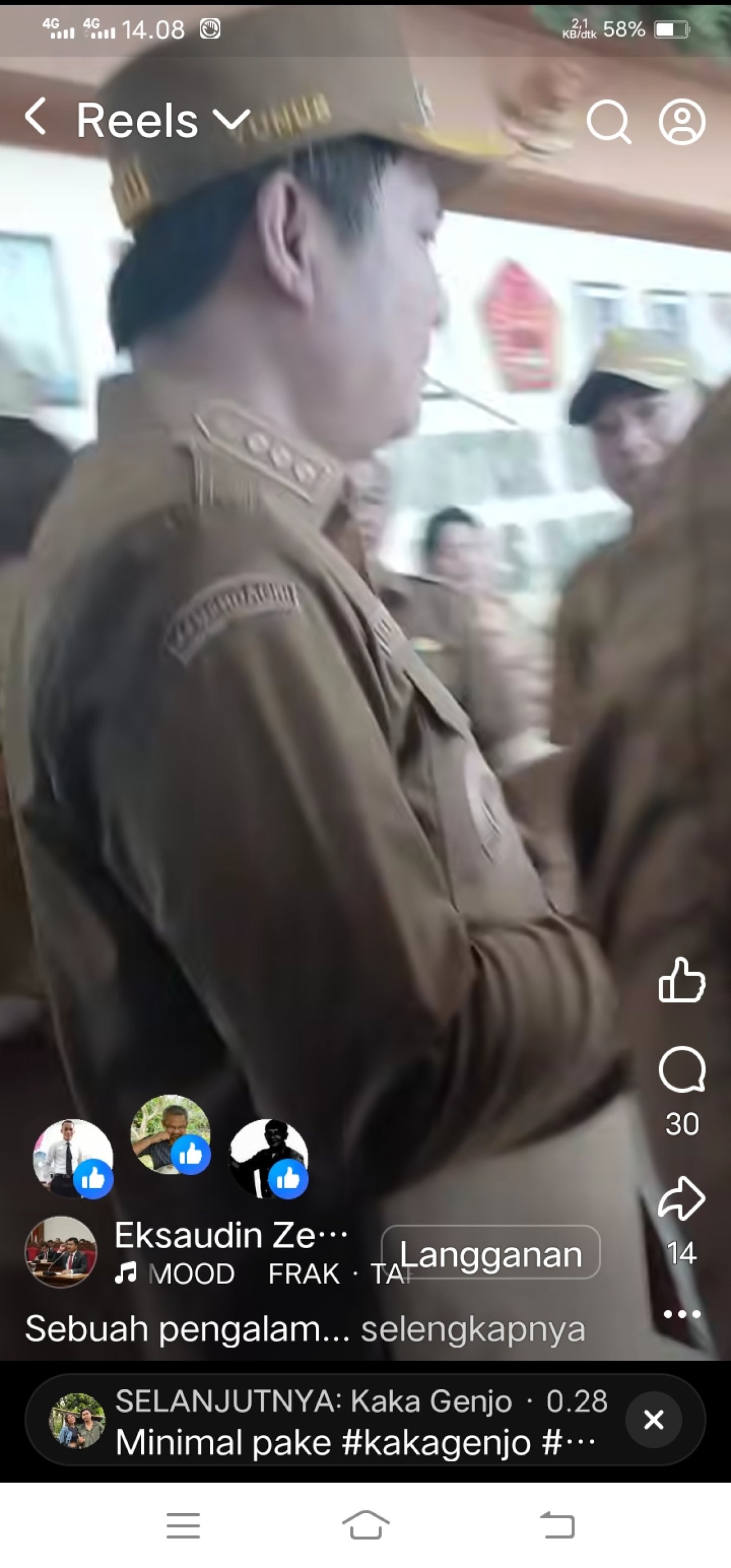 "SIAPA KAU" Sebut Bupati Nias Barat Eliyunus waruwu Sama Insan Pers saat hendak melakukan wawancara.