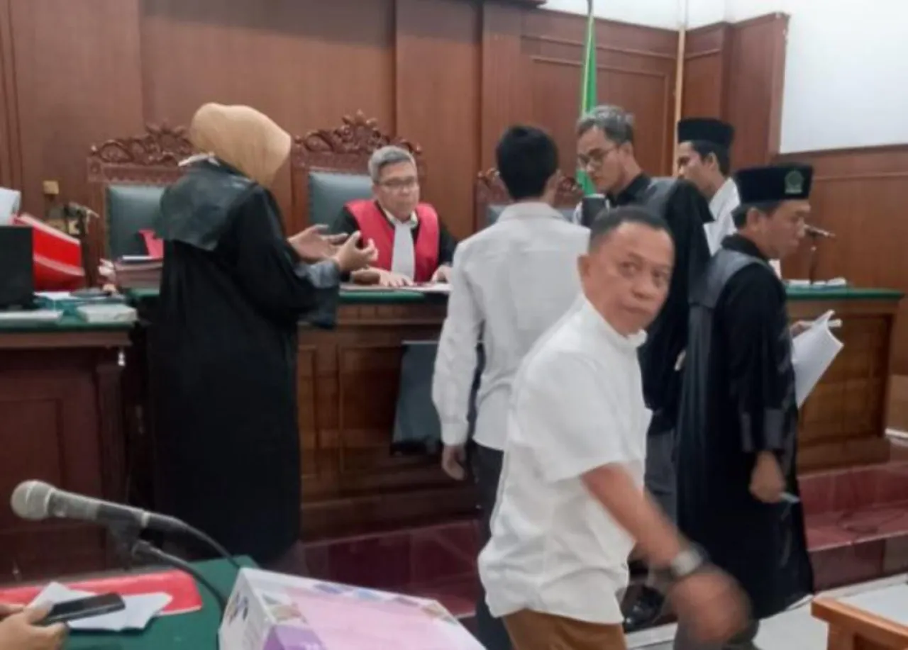 Sidang Dugaan Pemerasan terhadap Kadindik Provinsi Jawa Timur, Aries Agung Peawai, Kembali Sita Perhatian Publik.