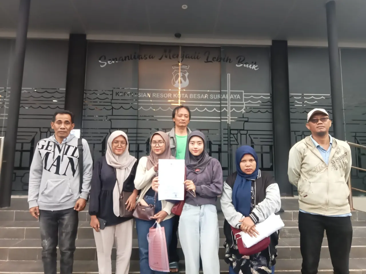 Diduga "Cleo" Sebagai Pelaku Penipuan Pinjol,Korban Pinjol Lapor ke Polrestabes Surabaya 