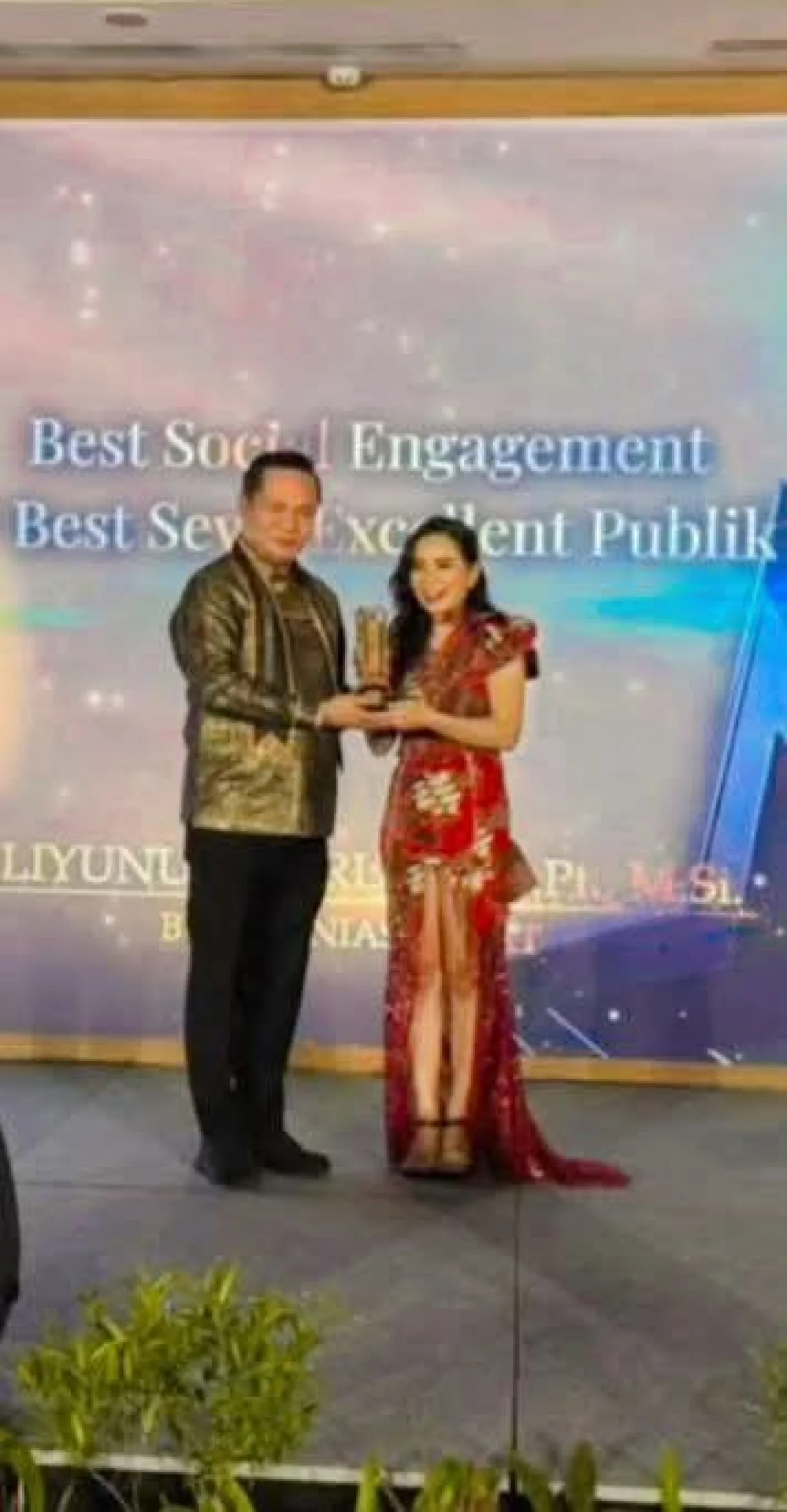 Kontroversi Penghargaan Bupati Nias Barat Apa Yang Sebenarnya terjadi "Penghargaan atau Pencitraan"