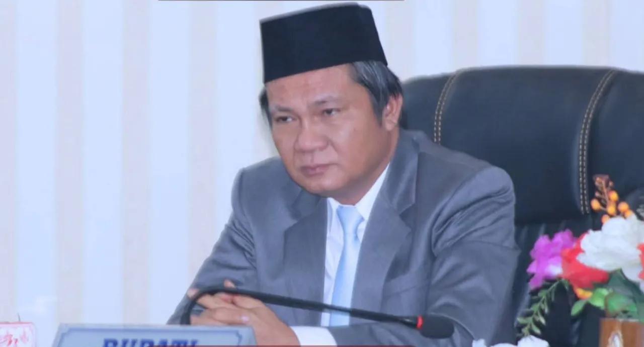 Bupati Nias Barat eliyunus Jadi Penonton  Pada Program sakti Presiden RI.