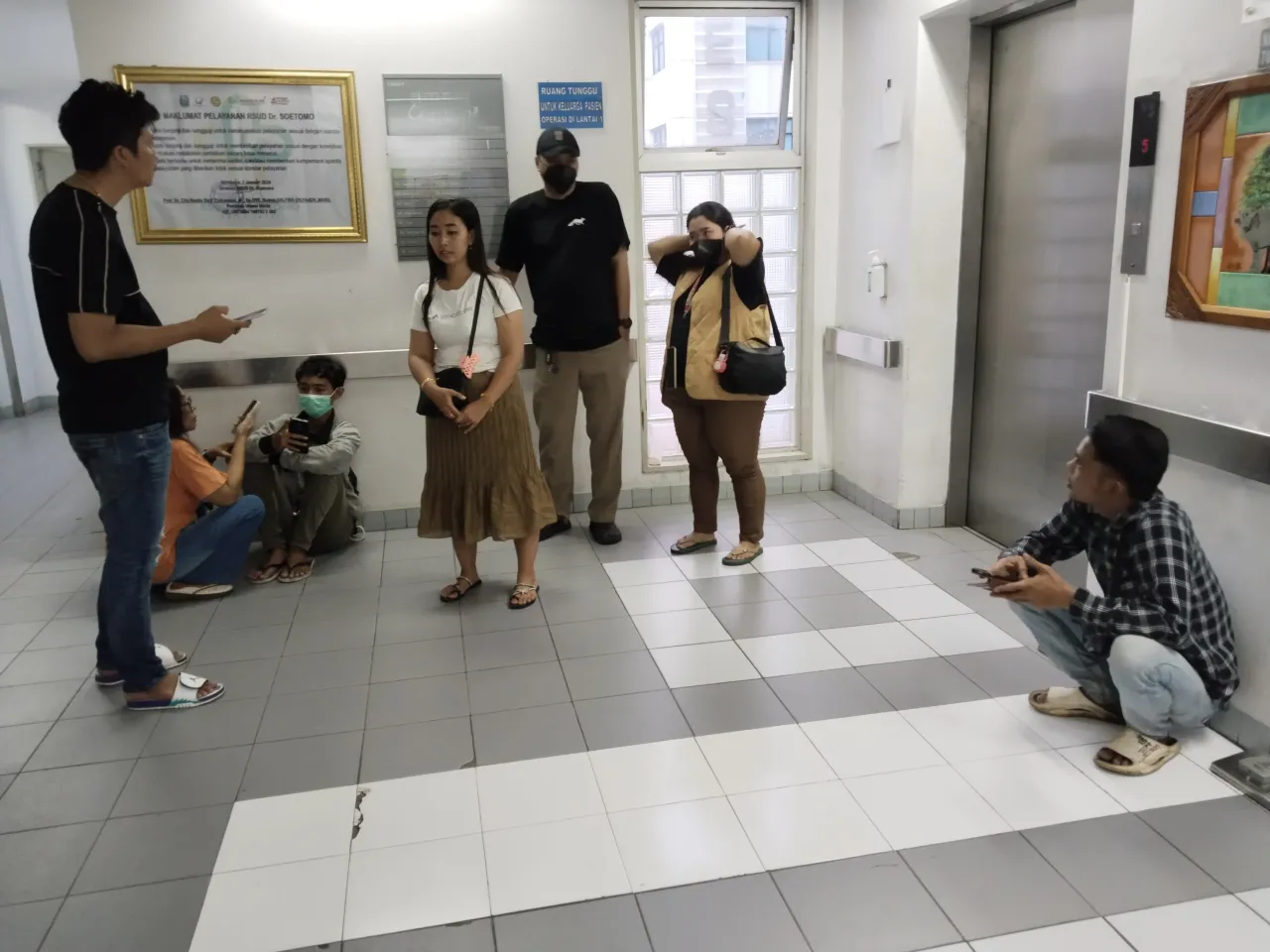 Solidaritas Lintas Komunitas, Jurnalis Jawa Timur Jenguk Bayu Pangarso di RSUD Dr Soetomo