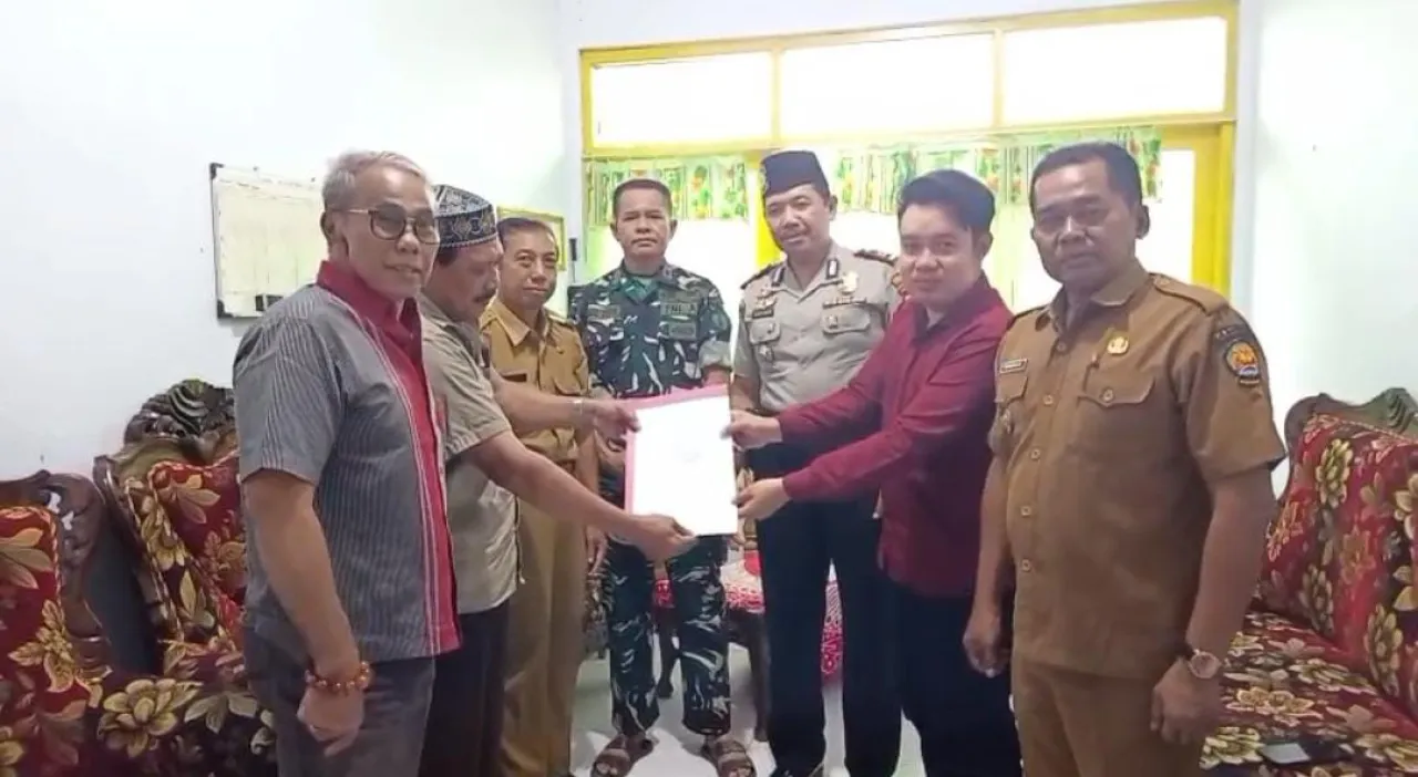 Tanah Negara yang Dikelola KUD Makota Jaya Resmi Diserahkan Kembali ke Pemerintah Desa Buduran di Kantor Kecamatan Arosb