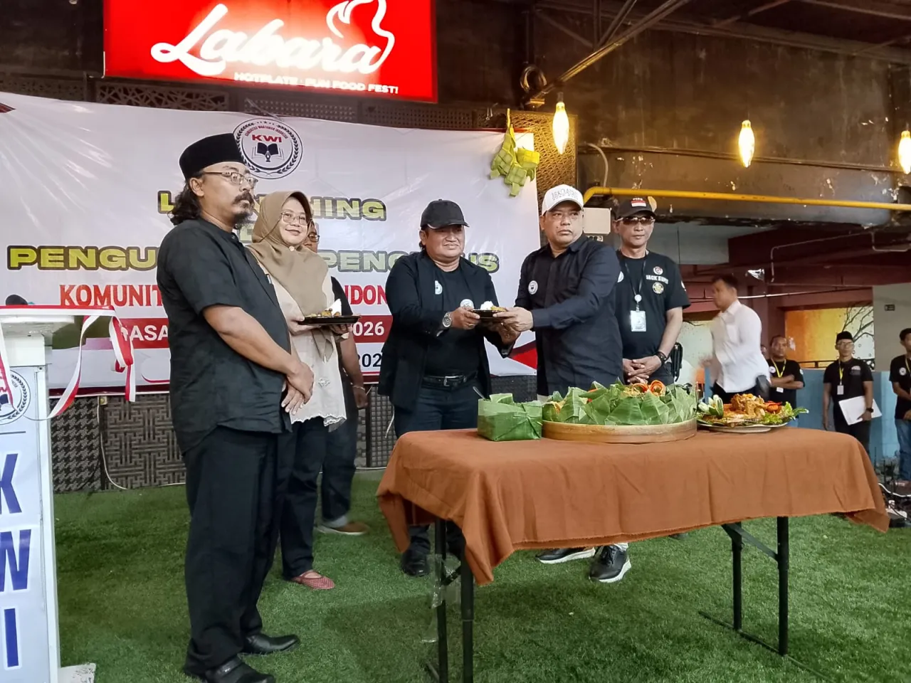 Pengukuhan Pengurus KWI di Surabaya, Diawali Pembagian Takjil dan Buka Bersama