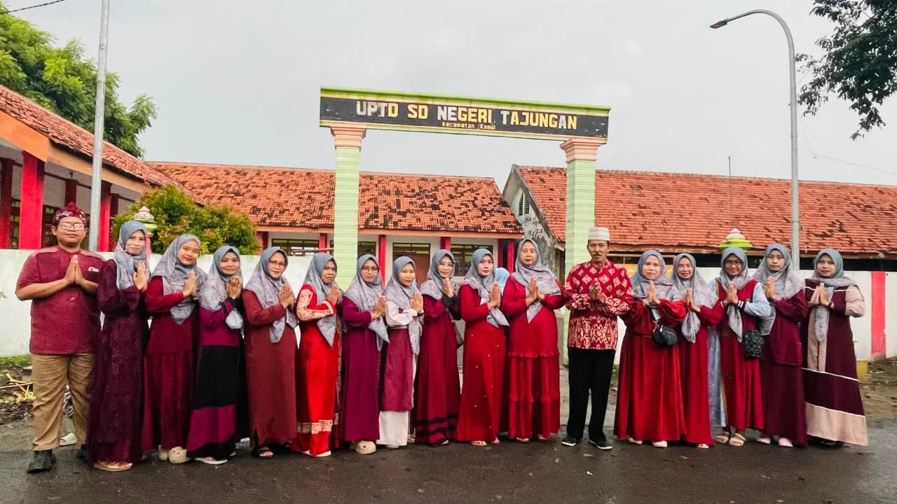 Bukber di UPTD SDN Tajungan Kamal Pererat Kebersamaan Guru dan Staf