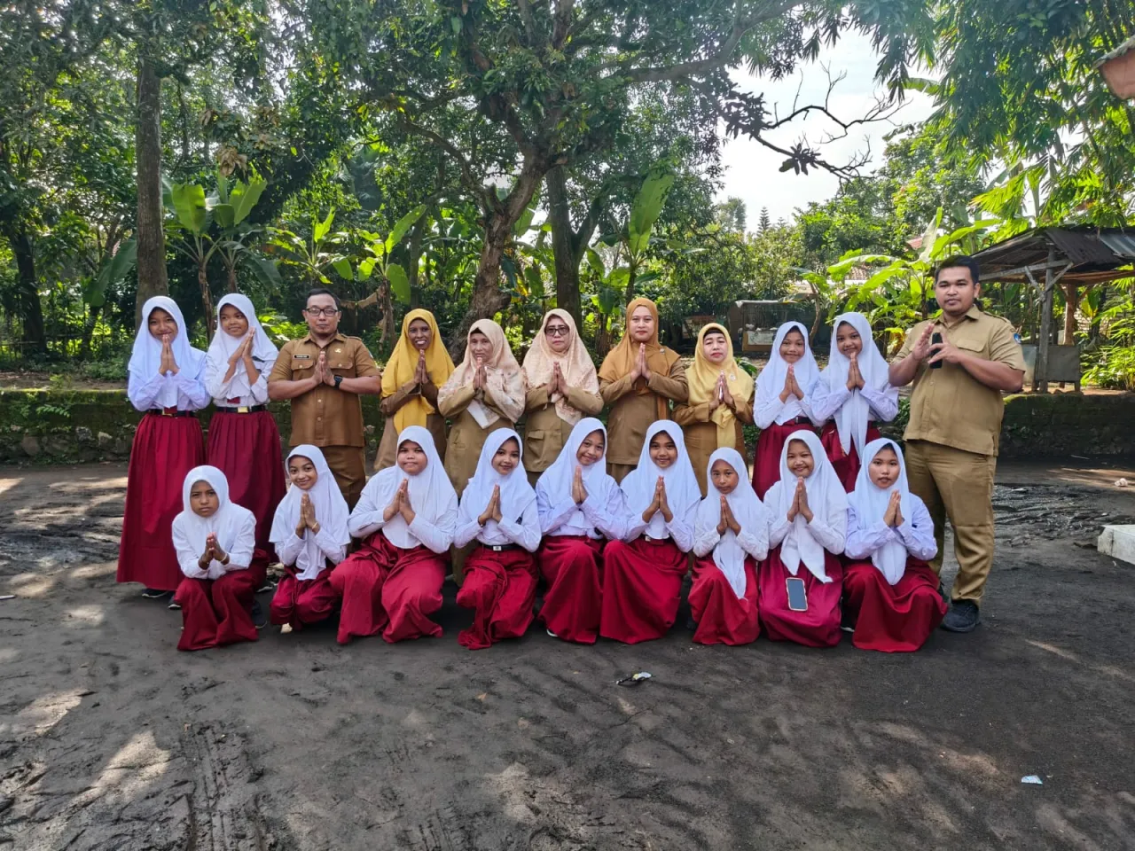 Awali Hari Pertama Sekolah, UPTD SDN Jambu 2 Gelar Halal Bihalal dan Perkuat Persiapan TKA