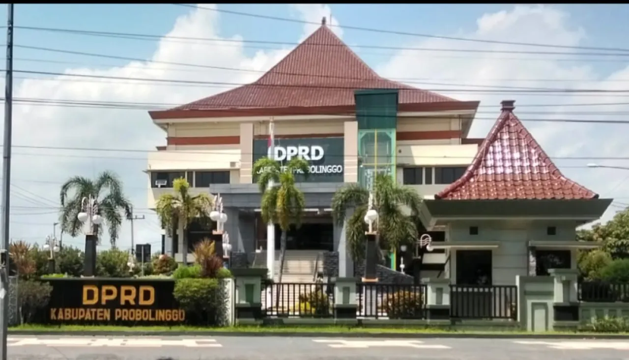 Dugaan "Main Mata" Proyek Hibah: Kesaksian Warga dan Aroma Korupsi di Lingkaran Oknum Dewan RO