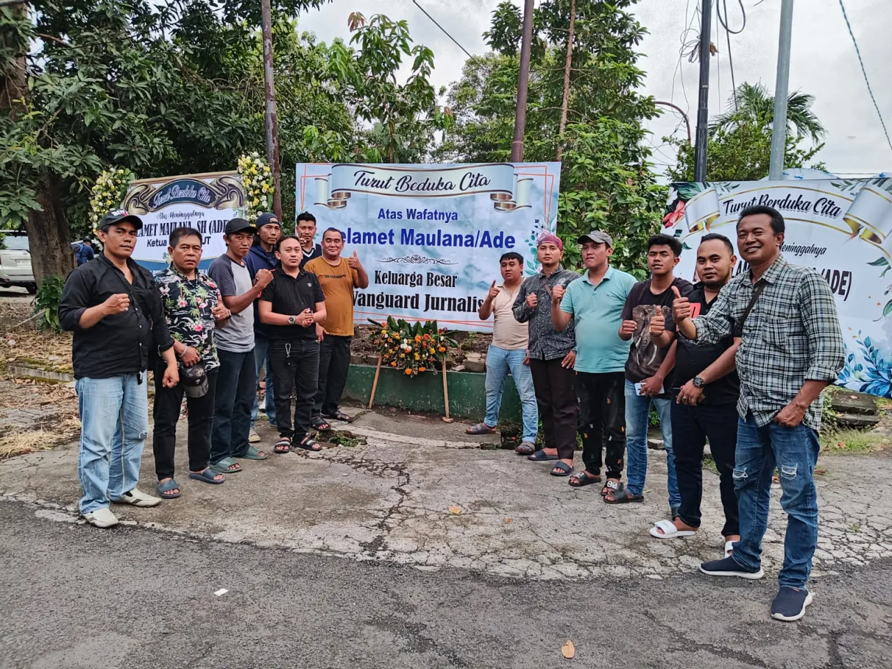 Hormati Dedikasi Almarhum Ade Maulana, Keluarga Besar VJB Berikan Santunan dan Doa Bersama