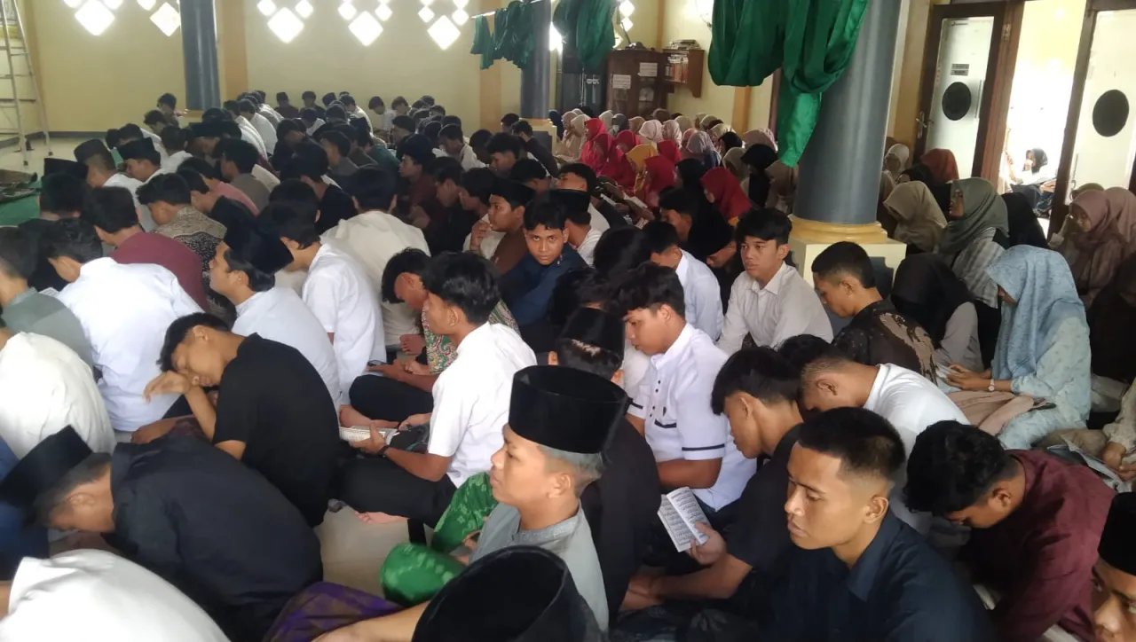 Kelulusan Tanpa Hura-hura, SMAN 1 Bangkalan Ajak Siswa Dekatkan Diri Lewat Doa Bersama
