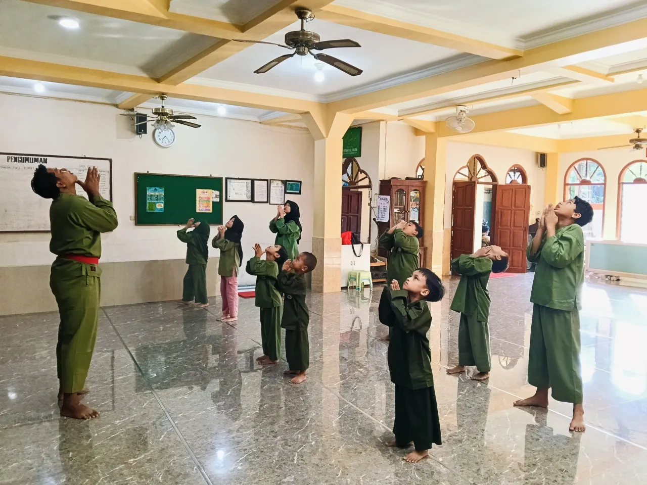 Pesilat ASAD Cilik Rungkut Kidul Gelar Latihan Bersama 