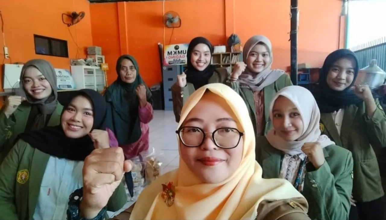 Mahasiswa UPN Veteran Jawa Timur Lakukan Observasi di UMKM Gading, Disambut Hangat Pelaku Usaha dan Lurah Rungkut Kidul