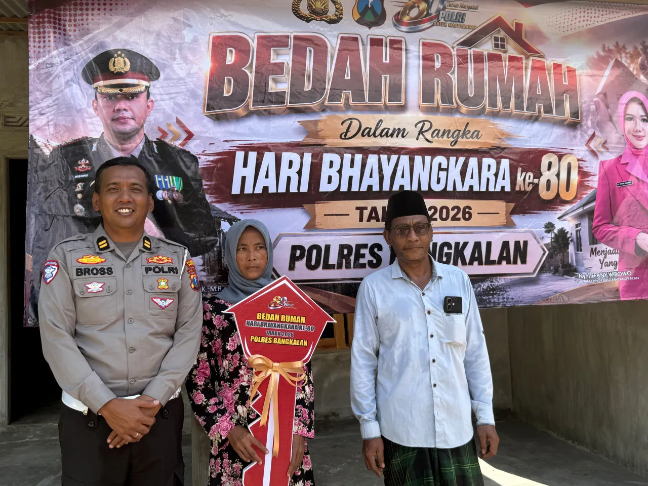 Polres Bangkalan Gelar Aksi Kemanusiaan Bedah Rumah Ibu Saadah Sambut Hari Bhayangkara ke-80