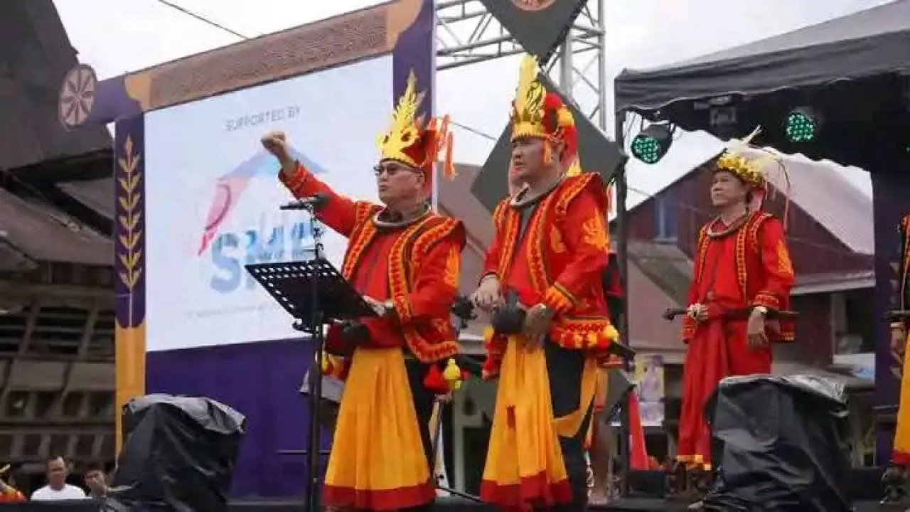 Bupati Nias Selatan Buka Maniamolo Fest 2026, Terima Penghargaan Kharisma Event Nusantara