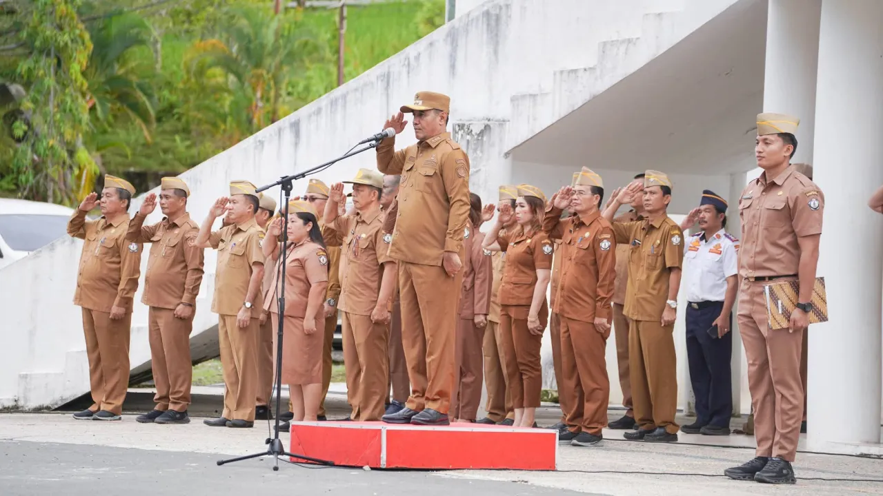Wabup Nias Selatan Yusuf Nache Tegaskan Disiplin ASN dan Sukseskan Maniamolo Fest di Upacara Rutin