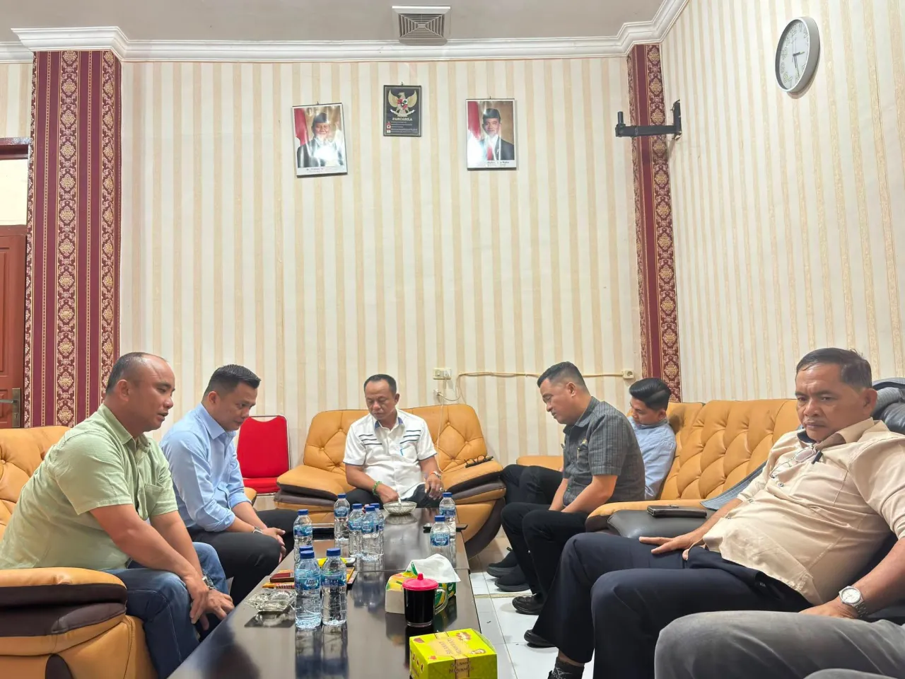 DPC Hanura Nias Barat rapat konsolidasi bersama Fraksi DPRD di ruang kerja Wakil DPRD