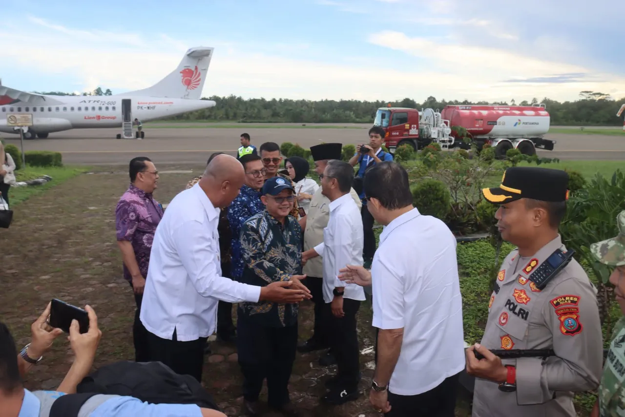 Pemkab Nias Utara sambut kunjungan kerja Mendikdasmen RI di Bandara Binaka Gunungsitoli