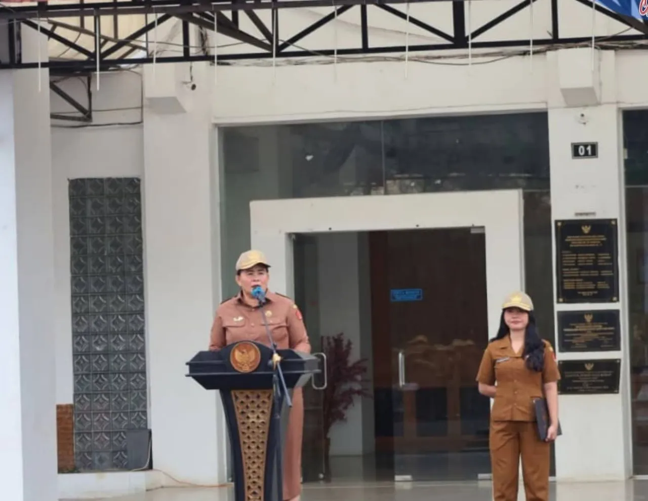 Sekda Nias Barat Minta Pimpinan OPD Evaluasi Kehadiran Pegawai Saat Upacara Bendera