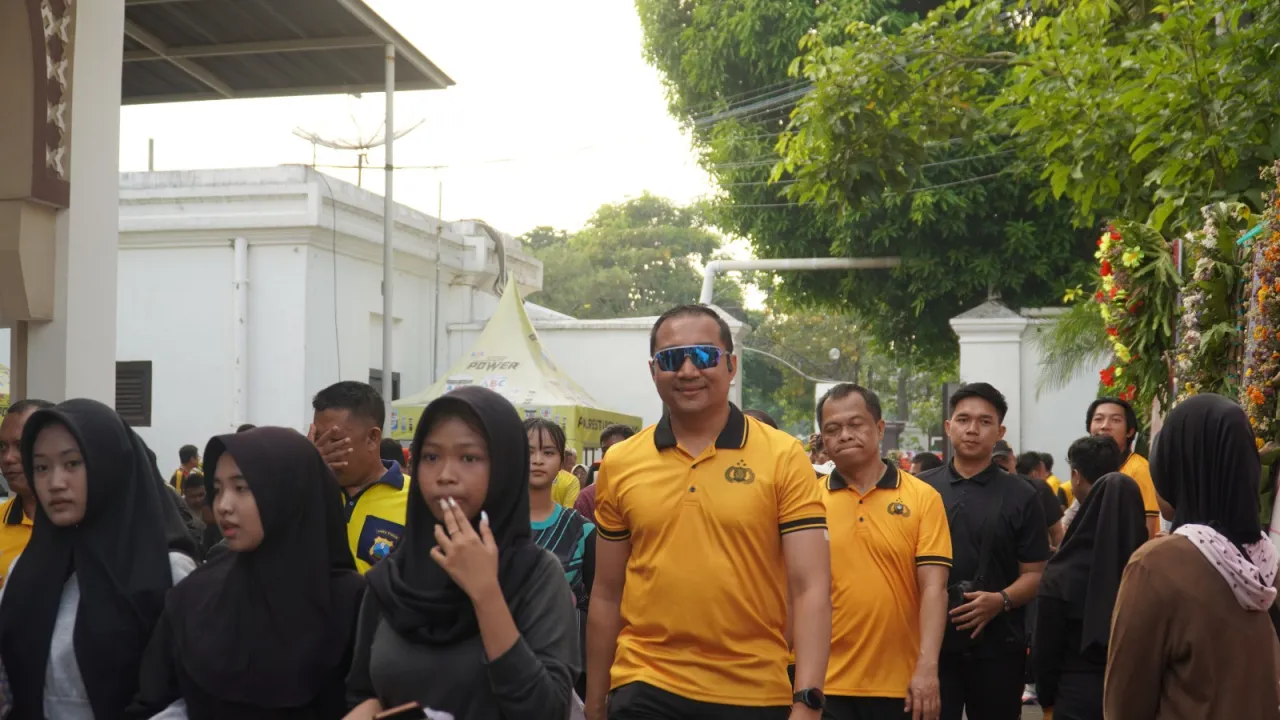 OLAHRAGA SEDULURAN AREK AREK SUROBOYO BERSAMA POLRESTABES SURABAYA MEMPERINGATI HARI BHAYANGKARA KE-80
