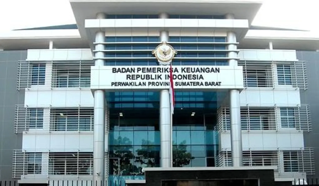 2 TAHUN BUNGKAM, ASET PENDOPO 2 NIAS BARAT TIBA-TIBA TERBONGKAR. PUBLIK DESAK BPK AUDIT ULANG