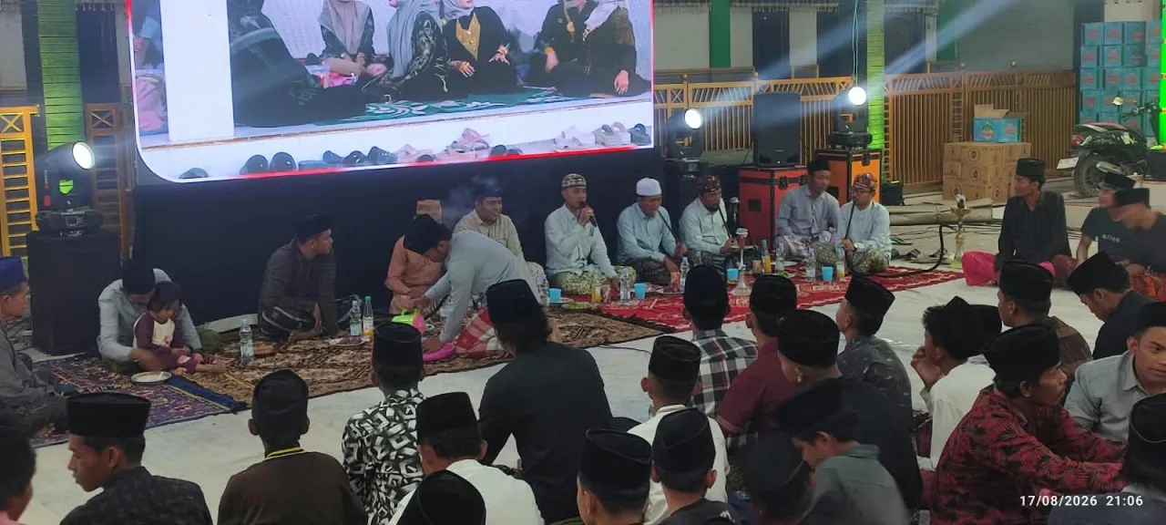 Bersholawat: Ratusan Jemaah Padati Dikediaman H. Umar di Desa Krampon Sampang 