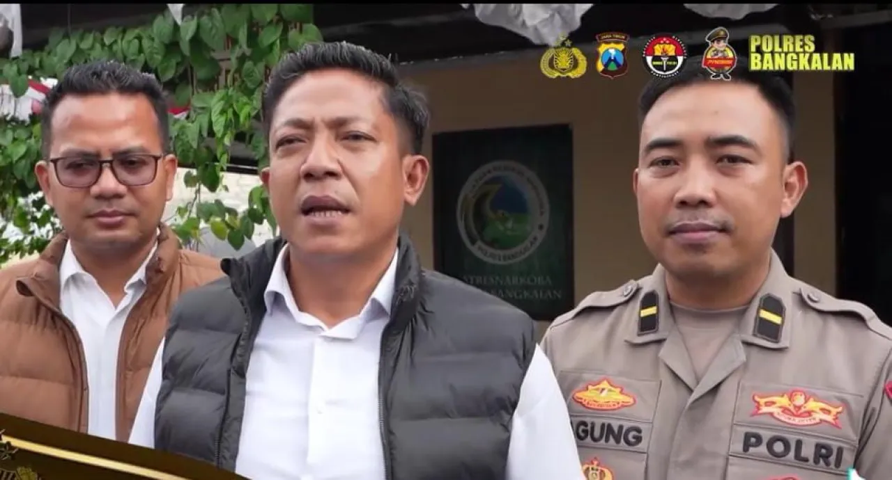 22 Klip Sabu Disembunyikan di Kulkas, Dua Pria Diamankan Satresnarkoba Polres Bangkalan