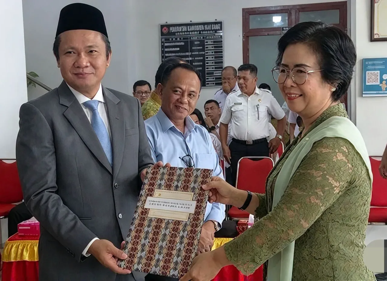 Bupati Nias Barat Lantik Salome Waruwu sebagai Pj Sekda, Dorong Percepatan Pemerintahan