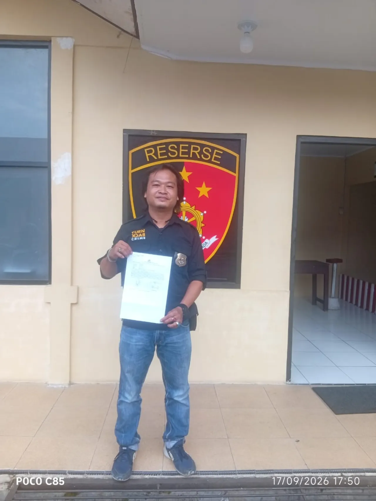 JURNALIS AVRIL LAOLI TEMPUH JALUR HUKUM, LAPORKAN DUGAAN PENCEMARAN NAMA BAIK DI MEDIA SOSIAL