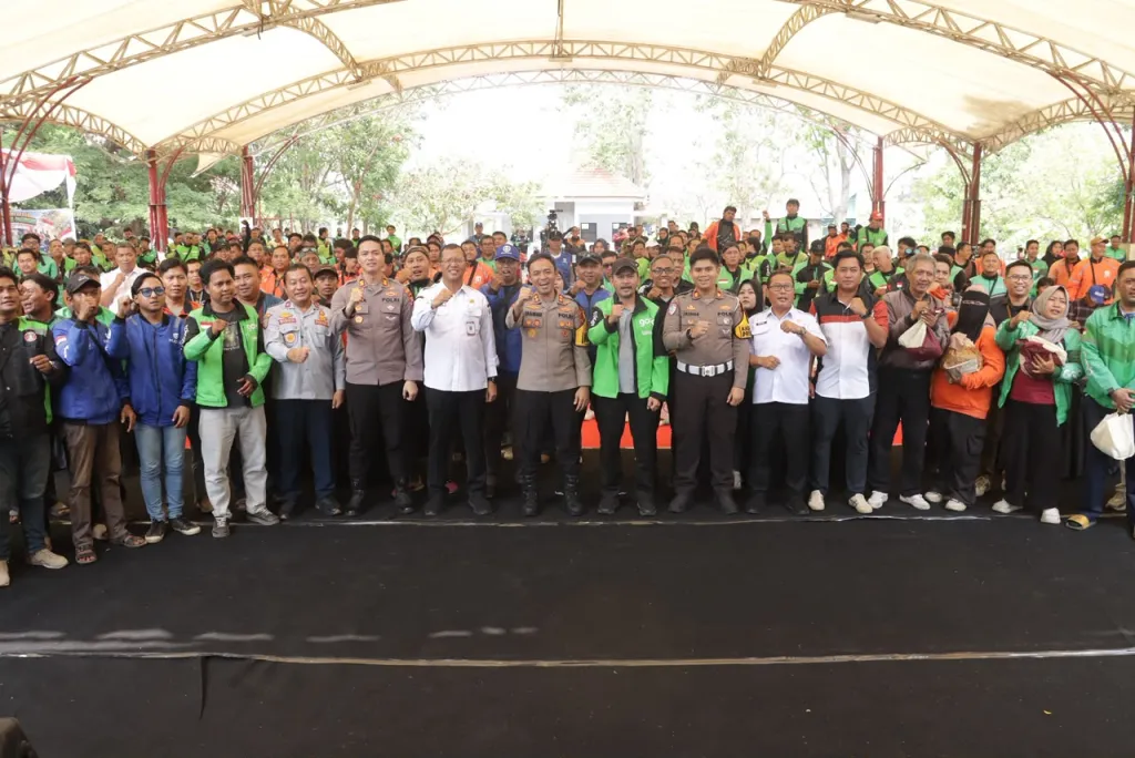 Perkuat Sinergi Polisi Bersama Masyarakat, Polres Pasuruan Gandeng Ratusan Ojol Sukseskan 'Jogo Omah'
