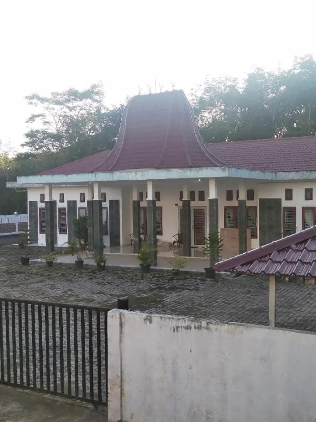 Rumah Dinas Ketua DPRD Nias Barat Kosong Jadi “Tontonan Rakyat”, Transparansi Tunjangan Perumahan Dipertanyakan