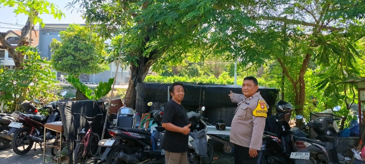 Bhabinkamtibmas Kejawan Putih Tambak Dukung Budidaya Lele Rumahan dan Ketahanan Pangan Warga