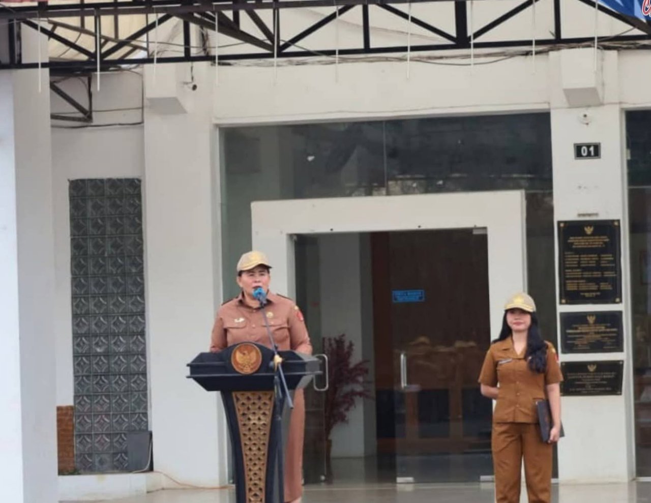 Sekda Nias Barat Minta Pimpinan OPD Evaluasi Kehadiran Pegawai Saat Upacara Bendera