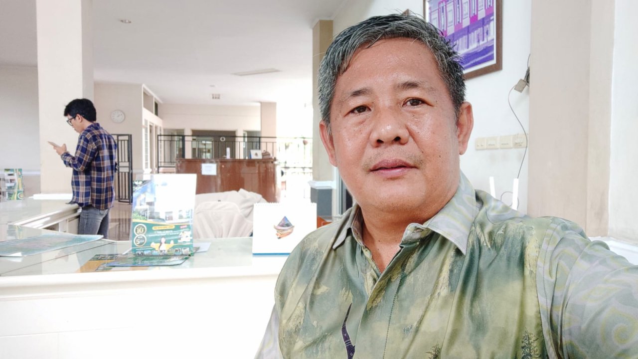 Tokoh Masyarakat Dermawan Daeli Soroti Gaya Kepemimpinan Bupati Nias Barat di Grup Aekhula